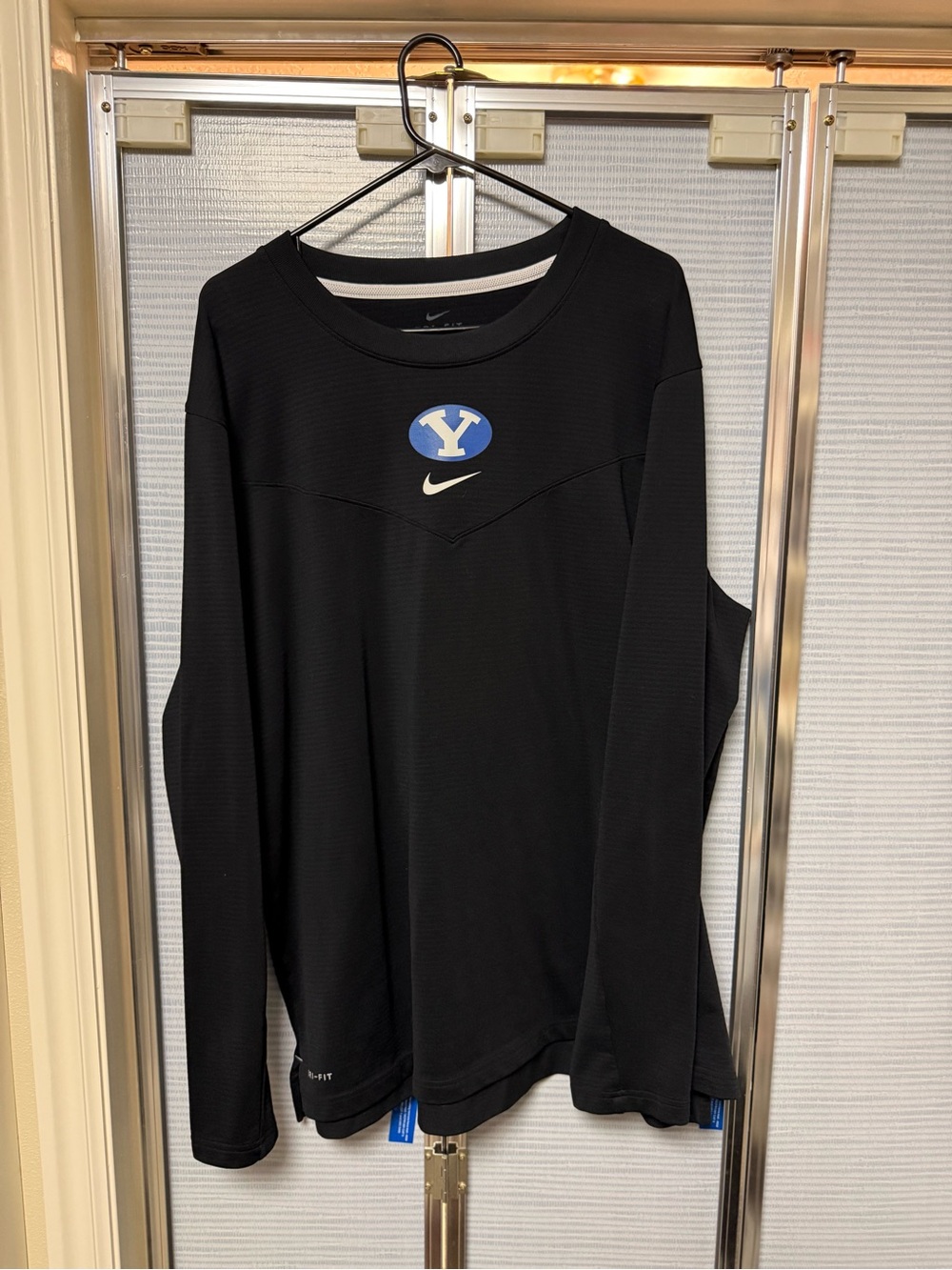 Nike Men’s XL BYU Black Long-Sleeve Performance Top